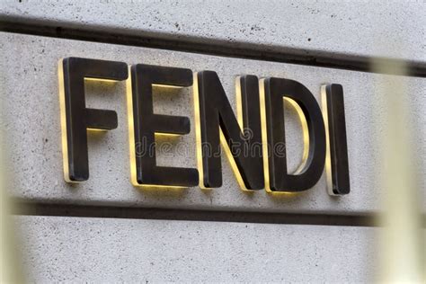 fendi shopper logo price